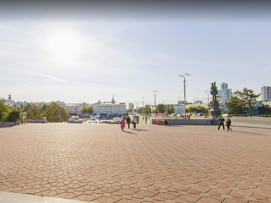 Акция в поддержку граждан ДНР и ЛНР проходит в Екатеринбурге