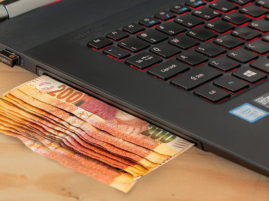 Смолянка в надежде защитить деньги отдала аферистам 300 тысяч рублей