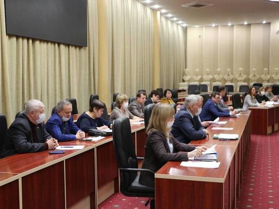 Власти планируют повышать заработную плату жителей Саратовской области