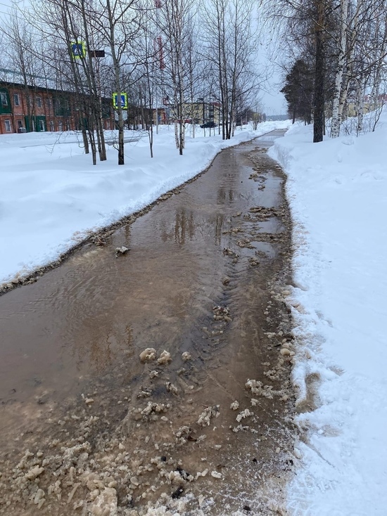 Мародеры украли трубы из двухэтажки и устроили потоп на улице Ноябрьска