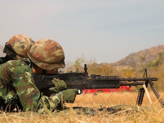 В Севастополь доставили украинских военных, сдавшихся на острове Змеиный