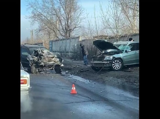 ГИБДД: В ДТП с Land Cruiser на Трактовой в Чите причинен матущерб