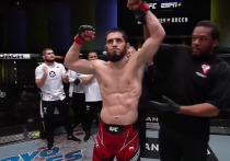 Российский боец смешанных единоборств Ислам Махачев одолел американского MMA-бойца Бобби Грина на турнире UFC Fight Night 202 в Лас-Вегасе