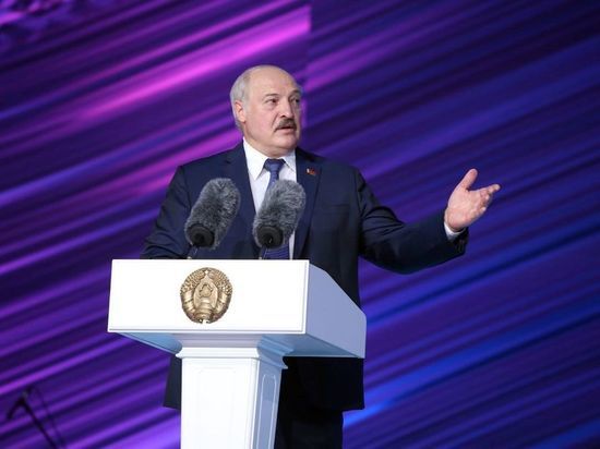 «Бедный Путин»: Лукашенко высказался об отказе Зеленского от переговоров
