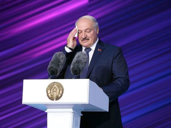 Лукашенко заявил, что происходящее толкает Белоруссию на кооперацию с Россией
