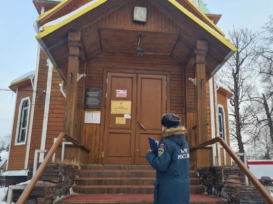 Сотрудники МЧС проверили храмы Лужского района