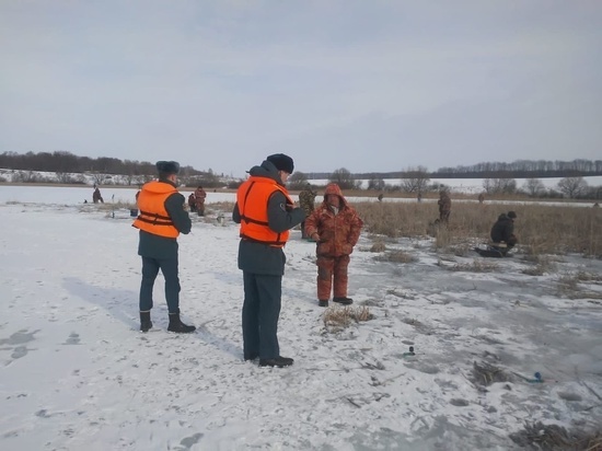 Сотрудники МЧС России по Тульской области проверили состояние ледяного покрова