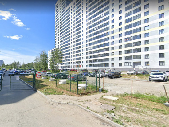 Новостройку на Широкой речке в Екатеринбурге затопило