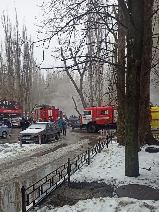 В Воронеже пожар на Беговой тушили 5 пожарных расчетов
