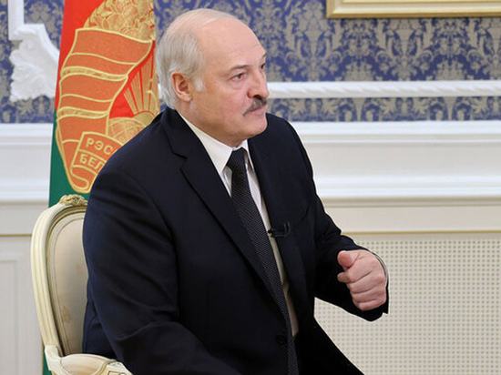 Лукашенко заверил Зеленского в отказе от использования белорусской армии на Украине