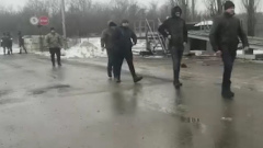 ФСБ опубликовала видео прибытия в Россию сдавшихся украинских пограничников