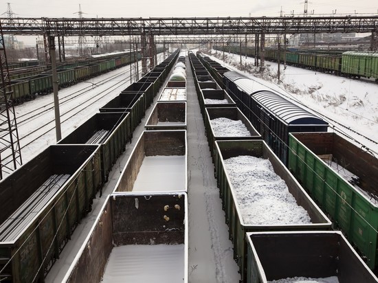 Челябинец попал под поезд в Свердловской области