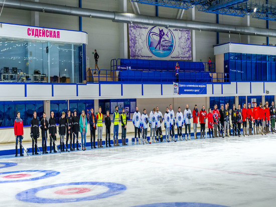 В Челябинске прошёл ежегодный турнир по хоккею в валенках «Играй по-нашему!»