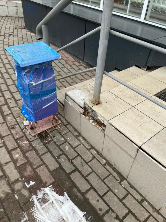 В целях безопасности в Курске убирают мусорные урны возле ТЦ и магазинов