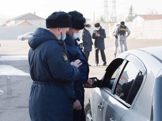 Два автолюбителя из Дивногорска Красноярского края заплатили более миллиона рублей долга