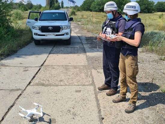 Представители ОБСЕ в Донбассе покинули офисы и двинулись в сторону России