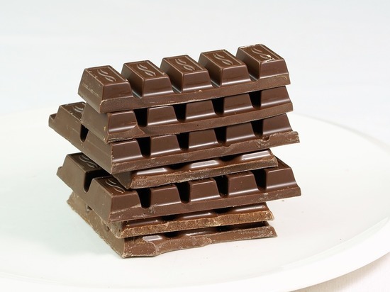 Кемеровский сладкоежка украл из магазина 70 плиток шоколада
