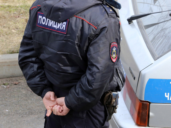 Полицейские нашли у мужчины в Выборге спрятанный в носке пакетик с наркотиками