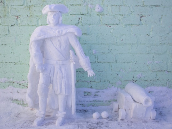  На территории карельской исправительной колонии появились снежные скульптуры Петра Первого