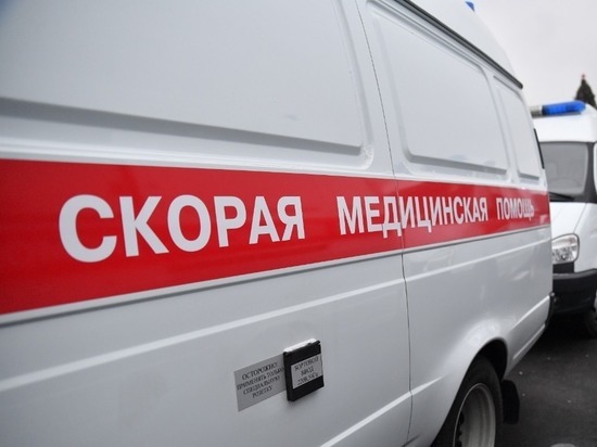 В Саратове два человека пострадали из-за гололеда