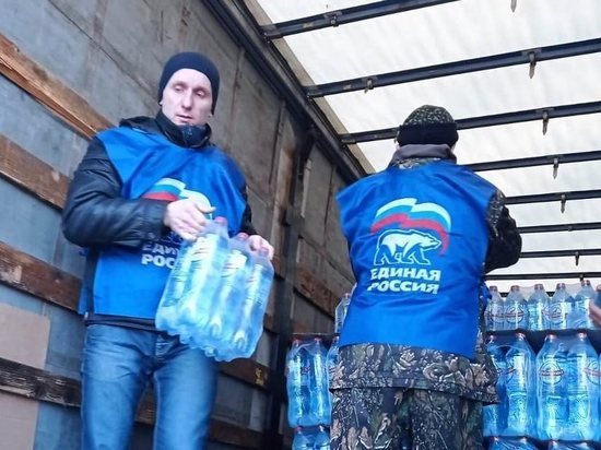 Несколько тысяч бутылок воды привезли в больницу Серпухова