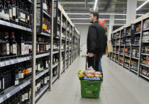 Цены на импортные вина, а также крепкие, слабоалкогольные и безалкогольные напитки выросли на 15-30% из-за падения рубля