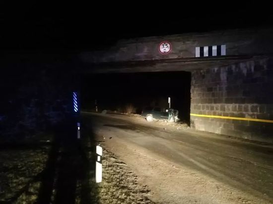 Под Гусевом водитель погиб, врезавшись в опору моста