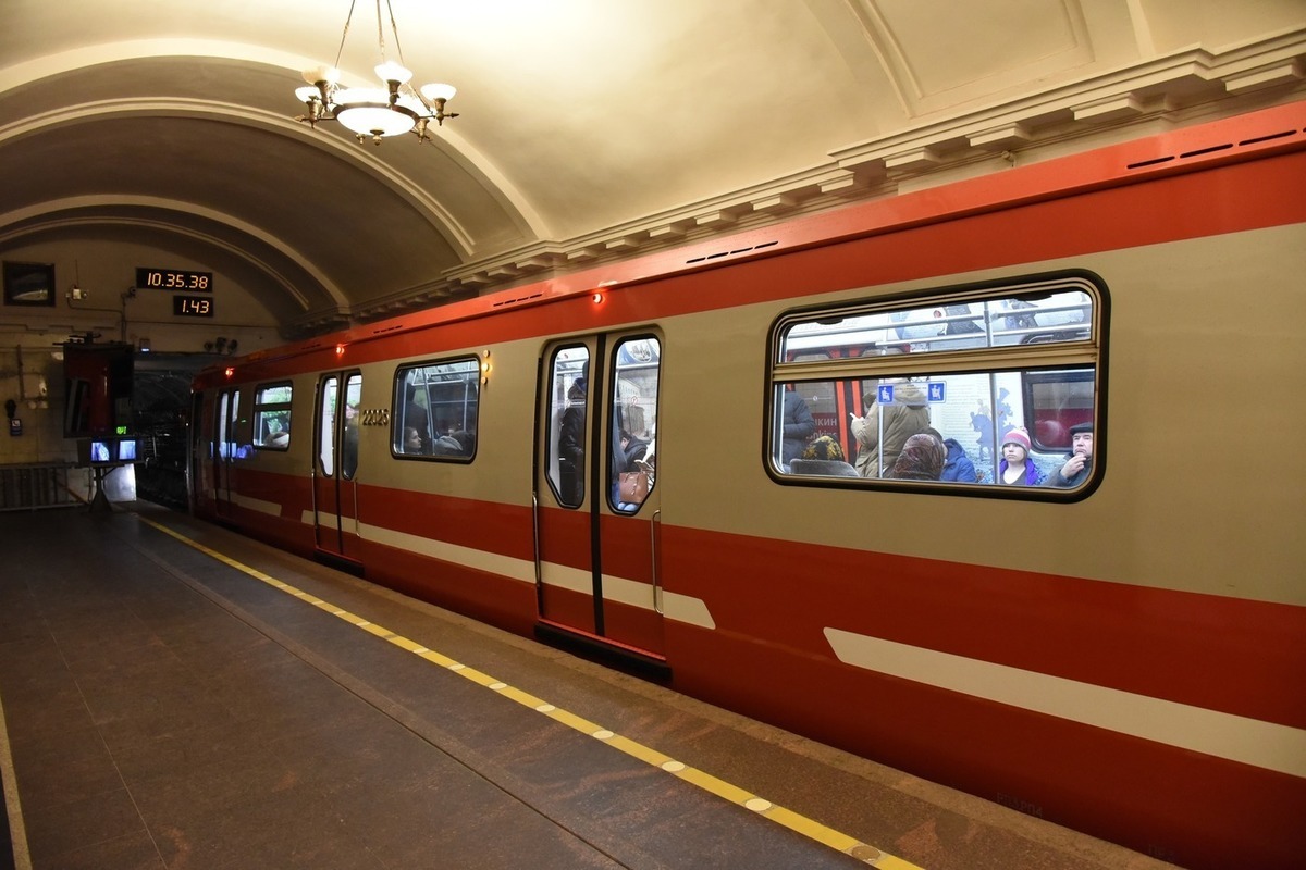 Поезда метро санкт петербурга фото