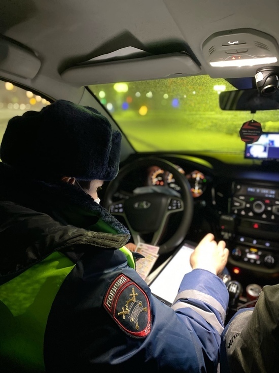 Житель Салехарда напился на работе и поехал домой на авто без номера