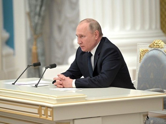 Путин: Запад пытается создать "анти-Россию"