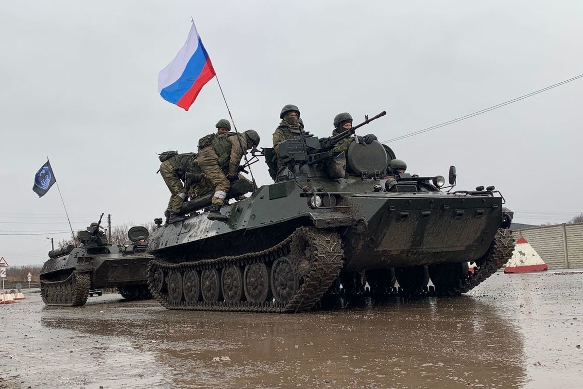 Боевой россия фото Российские разведчики встретились с военнослужащими ЛНР в освобождённом Новоайда