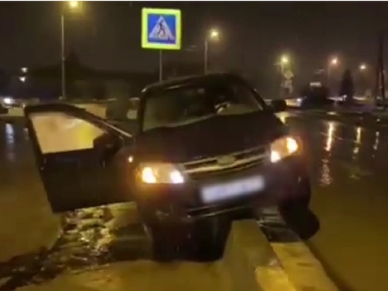 В Белгородской области пьяный водитель на угнанной «Ладе Гранте» наехал на бордюр, пытаясь скрыться от ГИБДД