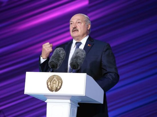 Лукашенко заявил, что санкционная война затянется надолго