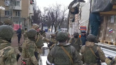 Российские военные доставили гуманитарную помощь в Мелитополь