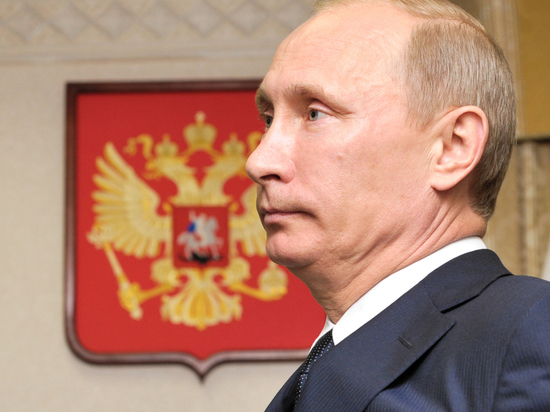 Путин по видеосвязи принял участие в церемонии поднятия флага на пароме «Маршал Рокоссовский» в Усть-Луге