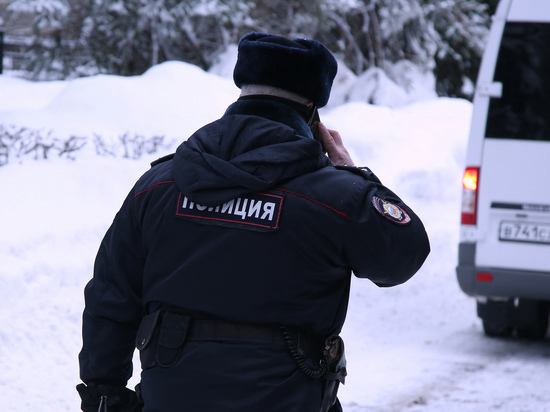 Он также пытался совратить кассирш