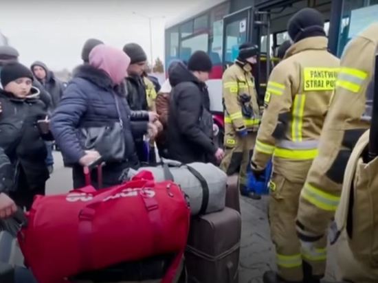 Польша решила платить населению за принятых украинских беженцев