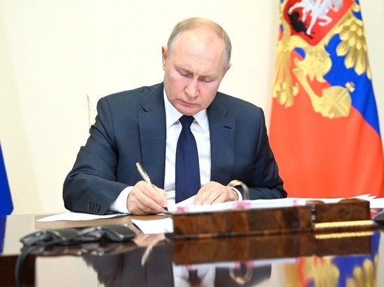 Путин подписал закон об уголовном наказании за фейки об армии