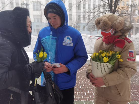 Женщин на улицах поздравят цветами в Хабаровском крае - МКХабаровск