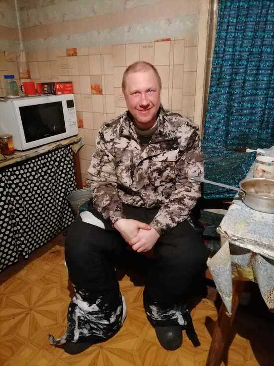 На Ямале рыбак утопил снегоход и пошел домой: мужчину искали спасатели на вертолете