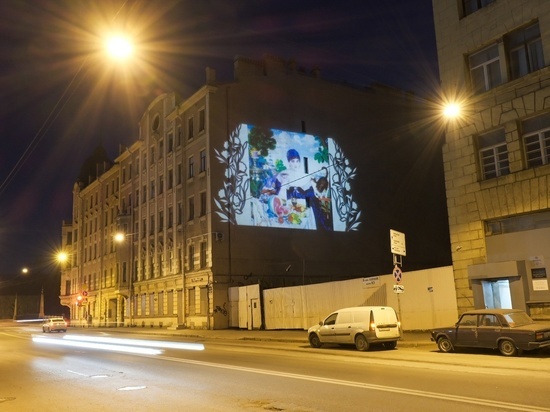 Фасады петербургских домов украсят световыми женскими портретами в честь 8 марта