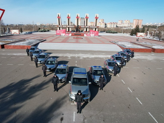 Сотрудники Росгвардии выстроили автомобили в виде буквы «V» в Чите