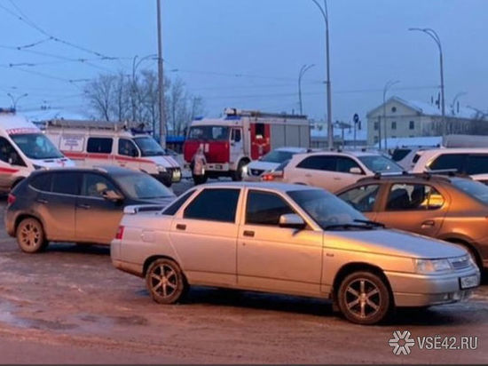 В Кемерове были замечены машины экстренных служб  возле крупного ТЦ
