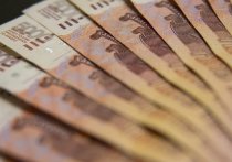 Жители Уральского федерального округа начали возвращать деньги в банки, которые были сняты после введения санкций против России