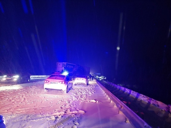 Один человек погиб, трое пострадали в массовом ДТП на ЕКАД