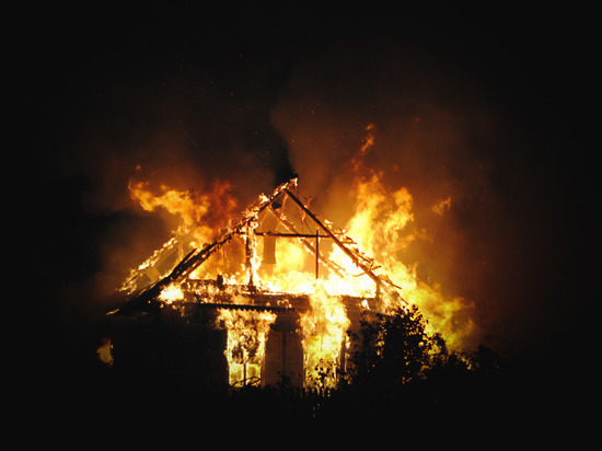 В Мурманской области устроили проверку дома в поселке Пушном из-за пожара