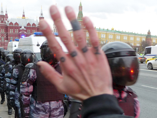 МВД: на незаконной акции в Москве задержаны 1700 человек