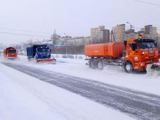 В Тюмени ликвидируют последствия снегопада