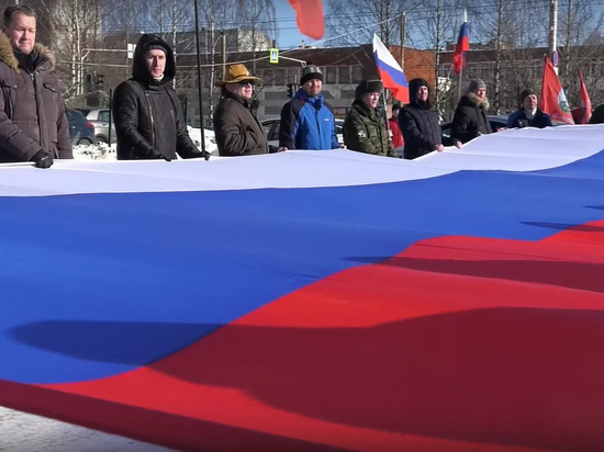 В Кирове состоялся автопробег в поддержку армии и Донбасса