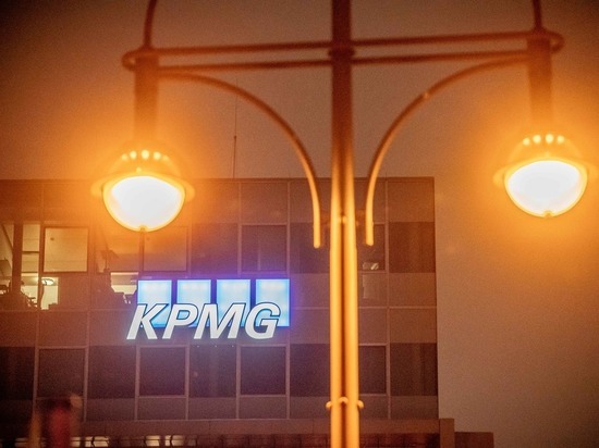 PWC и KPMG сохранят бизнес в России вне международных сетей